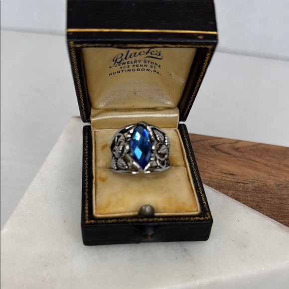 Vintage Jewelry - Vintage Silver Toned Ring with Blue Gemstone lot D14
